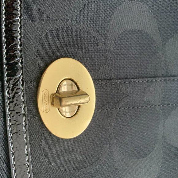 Coach Signature Classic Flap Hobo Bag - Picture 4 of 6
